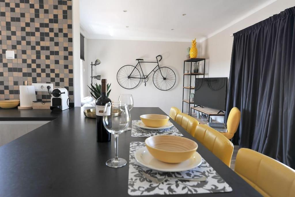 Atico Frente Al Museo Dali Apartment Figueres  Ngoại thất bức ảnh
